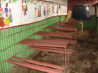 Classroom: foldable benches